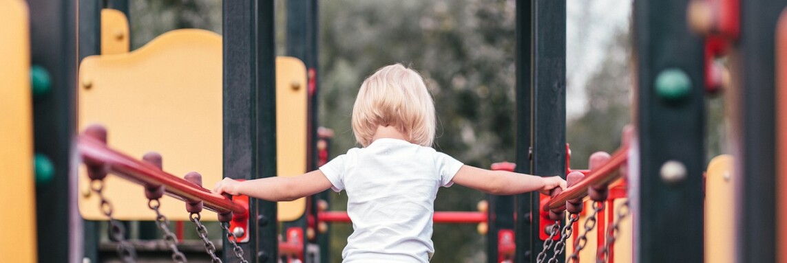 bambina sul ponte associazione danieli